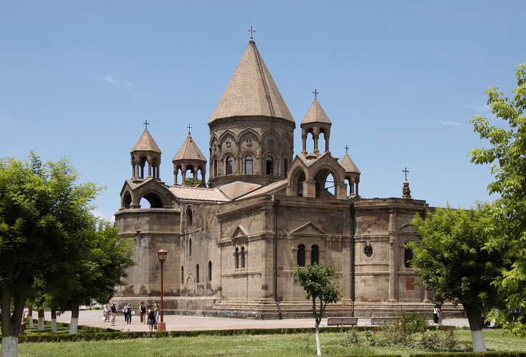 Քաղաքացին կոչ է անում Գարեգին Բ-ին՝ օգտագործել լծակներ՝ մարդասիրական օդային ճանապարհ բացելու նպատակով