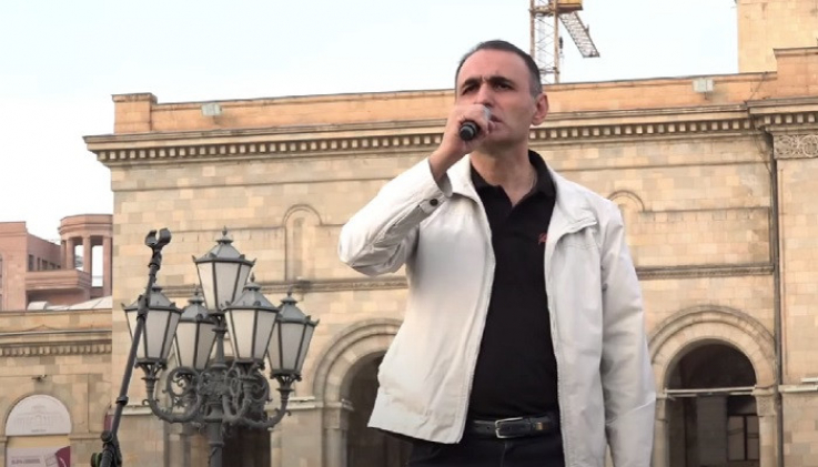 «Իջի բեմից, էդ ամեն ինչը մենք գիտենք». հանրահավաքի մասնակիցները` Ավետիք Չալաբյանին