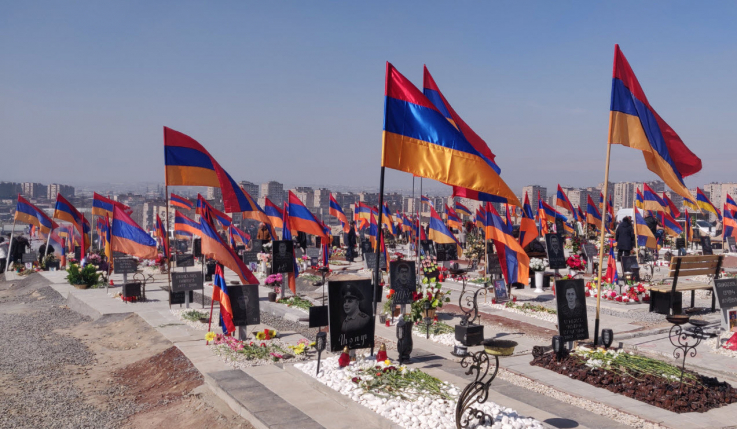 «Եռաբլուր»-ից մետաղյա խողովակներ են գողացել. երեք անձի մեղադրանք է ներկայացվել