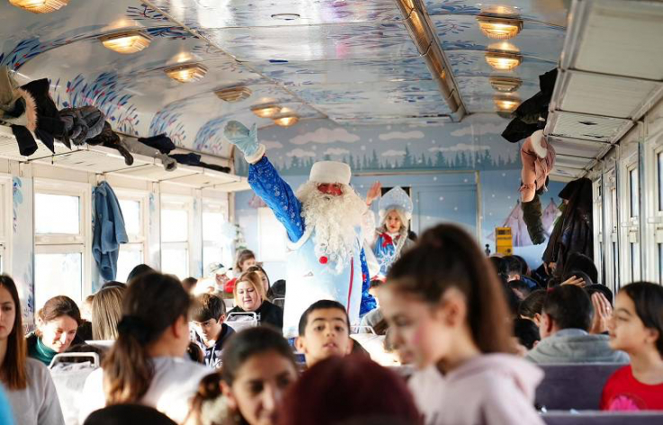 Շուրջ 300 արցախցի երեխաներ մեկնել են կախարդական ճամփորդության. Երևանի քաղաքապետարան