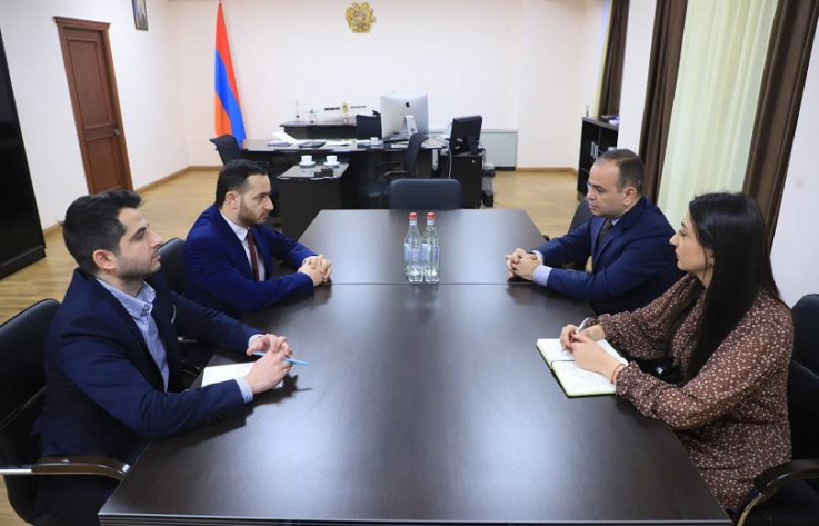 Մխիթար Հայրապետյանը հանդիպել է Զարեհ Սինանյանի հետ
