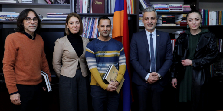 Դ. Դանիելյանն ընդունել է հայտնի կինոգործիչ Թարսեմ Սինխին