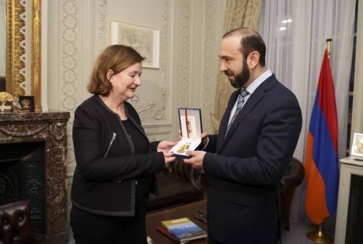 Արարատ Միրզոյանը հանդիպել է Եվրախորհրդարանի անվտանգային ու պաշտպանական հարցերով կոմիտեի նախագահի հետ