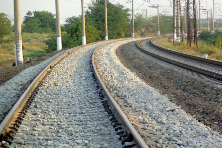 Որդիների հետ 1.1 մլն դրամի գողություն էին արել երկաթգծի տարածքից