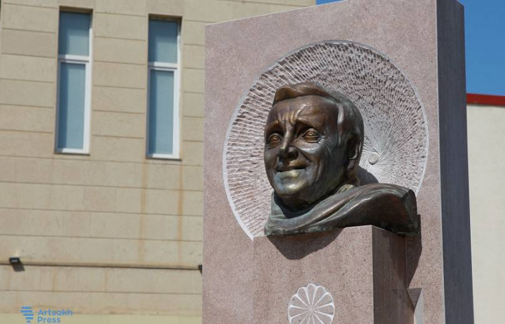 Ադրբեջանը Ստեփանակերտում հեռացրել է Շառլ Ազնավուրի հուշարձանը