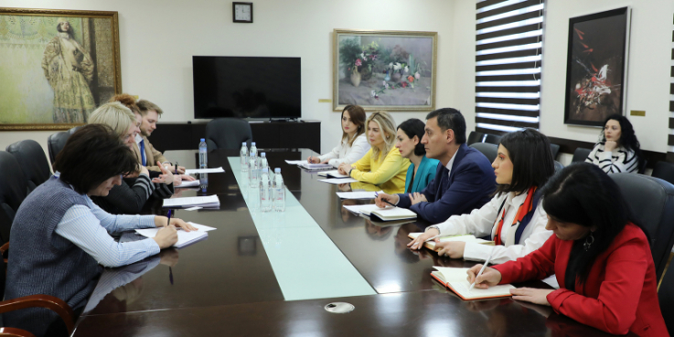 «Դպրոցական սնունդ» ծրագրի հայաստանյան փորձն օրինակելի է. քննարկում Պարենի համաշխարհային ծրագրի ներկայացուցիչների հետ