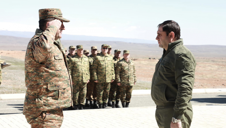 Սուրեն Պապիկյանը մասնակցել է ռազմական տեխնիկայի ցուցադրությանը և հետևել մարտական հրաձգությանը 