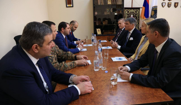 Պապիկյանն ու Տիգրան Իզմիրլյանը քննարկել են մի շարք ծրագրերի շուրջ համագործակցությանն առնչվող հարցեր