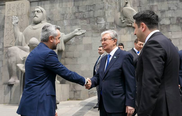 Ղազախստանի նախագահը Մատենդարանին է նվիրել Ալմա-Աթիում ծնված էդուարդ Ղազարյանի քանդակներից մեկը