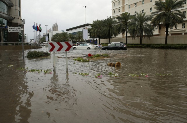 Դուբայում հորդառատ անձրևները չեն դադարում․ հեղեղվել են ճանապարհներ ու մետրոներ