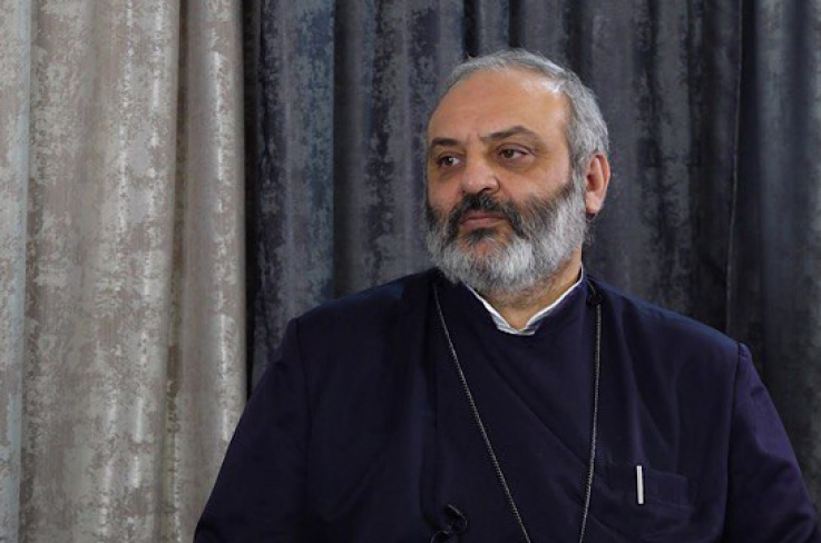 Տավուշի թեմի առաջնորդը «կամուֆլյաժ Բռաբուսով» ուղեկցում էր Արցախում և Հայաստանում լրտեսությամբ զբաղված «Վարգոնզոյին». լրագրող