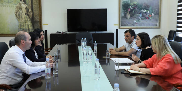 Ժաննա Անդրեասյանն ընդունել է «Անուշավան և Օֆիկ Աբրահամյան» բարեգործական կրթական հիմնադրամի պատվիրակությանը