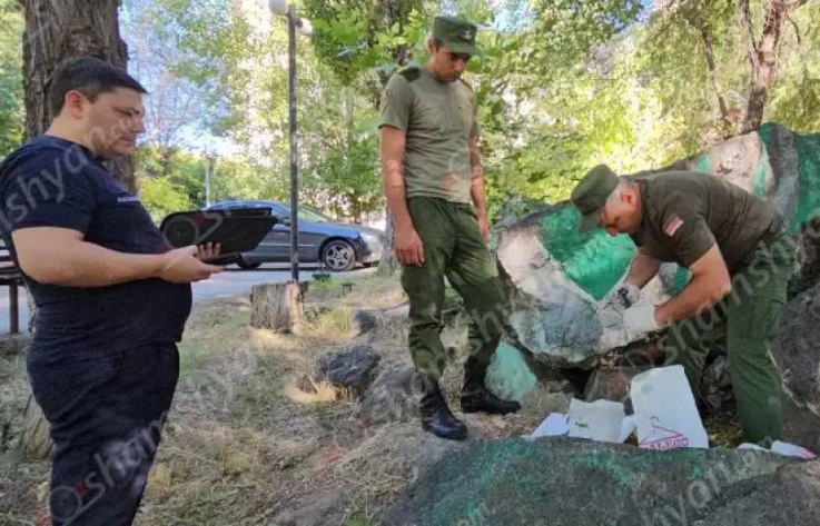Քաղաքացին այգում պարկով զենք-զինամթերք է թողել
