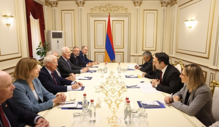 Շնորհակալ ենք ԱՄՆ-ին՝ Հայաստանի ժողովրդավարական տեսլականին շարունակական աջակցության համար. Ալեն Սիմոնյանն ընդունել է ԱՄՆ սենատոր Ռոջեր Ուիքերի գլխավորած պատվիրակությանը