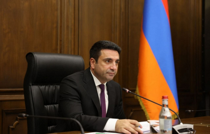 Պաշտպանելու ձևը և վայրն ուրիշ տեղ էր, ոչ թե Երևանի կենտրոնի տներում՝ «դիվանին» նստած». Ալեն Սիմոնյան