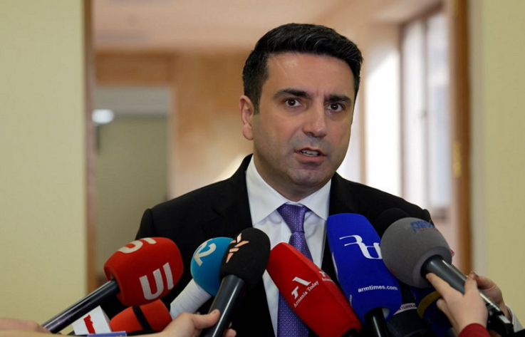 Չեմ կարծում՝ պարտվելու ենք, որ գյումրեցին կուրացել է, չի տեսնում՝ ովքեր են մի կողմում, ովքեր՝ մյուս. Սիմոնյան