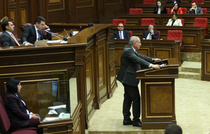 Նոր Սահմանադրության ընդունման համատեքստում պետք է քննարկել երդվյալ ատենակալների ինստիտուտի ներդրումը. վարչապետ