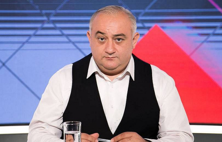 Պախկվելով, խփել թռչելով, ուրիշներին դեմ տալով `ստանում են ոչ թե ծանրակշիռ դերակատարում այլ ապագաղափարական Վարդանիկ