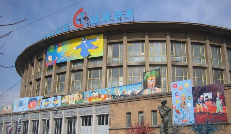 15 տարի մի կրկեսի շենք վերակառուցել չկարողացող միլիարդատերերը որոշել են պատմեն, թե ինչպես են օլիգարխները Վանաձորը դարձնելու արդյունաբերական կենտրոն. Վահագն Ալեքսանյան