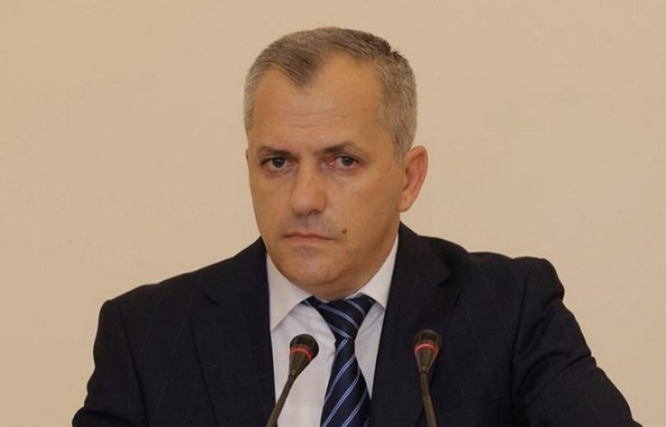 «Խաչ եմ արել, լեզուս կծել եմ». Շահրամանյանը իր կնքած թուղթը «անպետք» բան է համարում և մեղադրում ՀՀ քաղաքացուն