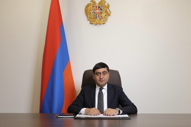 Ձեր բուռն արձագանքների վրա սառը ջուր լցնելու համար, այնուամենայնիվ, ցանկանում եմ որոշ մանրամասներ հանրայնացնել . Վահրամ Խաչատրյան