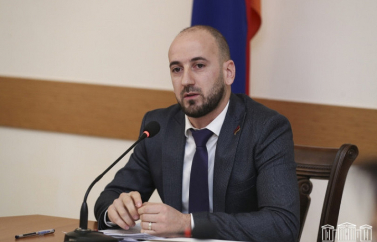 Մարդ էսքան բան տեսնելով ուզում է գնա, իր ձևով շարժում սկսի ու ընդդիմությանն ասի՝ այ սրբապիղծներ. Գաբրիելյան