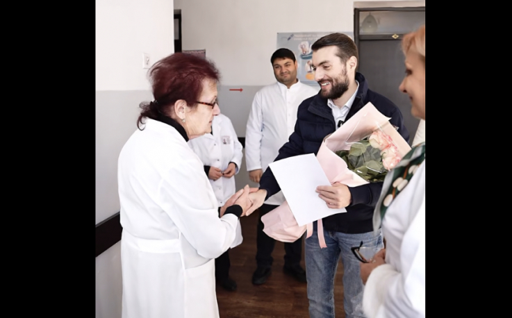 50 տարի` որպես բժիշկ-թերապևտ. անակնկալ այց` վաստակաշատ Հասմիկ Ժամհարյանին