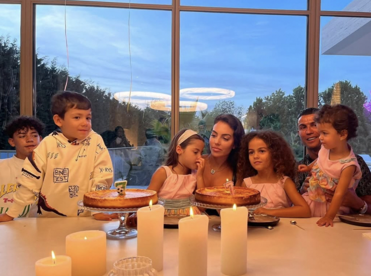 Ռոնալդոն ամանորյա լուսանկար է հրապարակել Օքսի Ավդալյանի  երգի ներքո