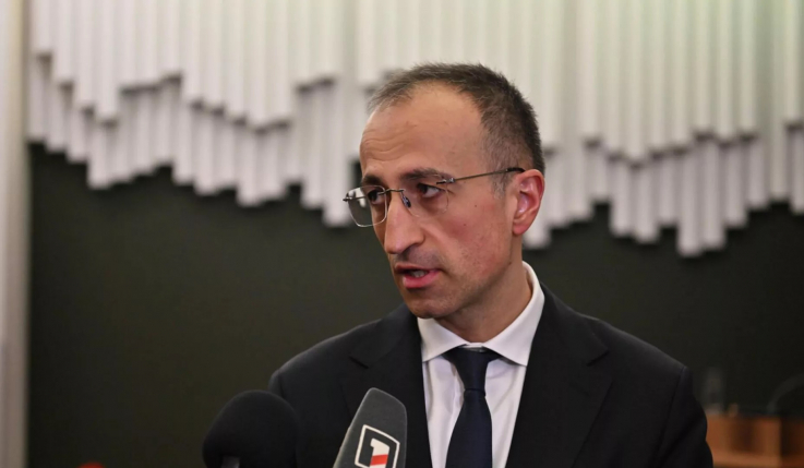 Կոչ եմ անում մինչև մարտի 5-ը ընտրել բանկը և տեղափոխվել անկանխիկ վճարման եղանակի. ԱՍՀ նախարարը՝ կենսթոշակառուներին ու նպաստառուներին