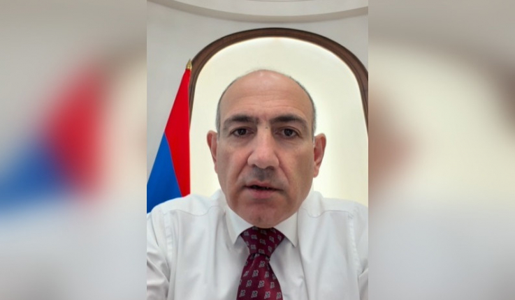 Հեռախոս էլ ունես, ինտերնետ էլ, մտի եթեր՝ մի 2 բառ ասա, կամ լավ, գոնե էդ տեքստը ծերից ծեր կարդա. վարչապետ
