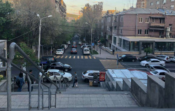Սարյան փողոցում ժամը 21:00-ից հետո մայթերին հարակից հատվածներում ավտոմեքենաներ չկայանել․ քաղաքապետարան