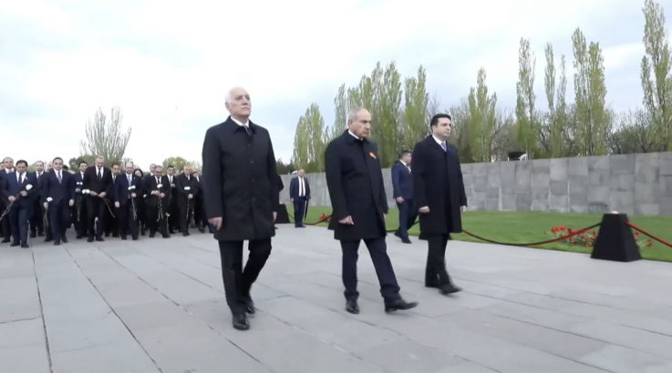 Փաշինյանն ու բարձրաստիճան այլ պաշտոնյաներ հարգանքի տուրք մատուցեցին Հայոց ցեղասպանության զոհերի հիշատակին  