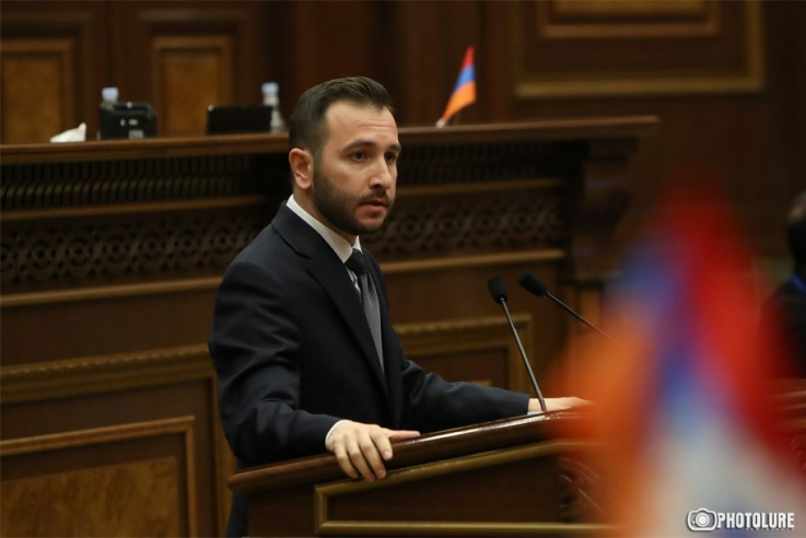 Ծոծրակներդ կտեսնեք, բայց ժողովրդի իշխանությունը ձեր գրպանը չեք դնի, մեծապատիվ մուրացկաններ․ Կոնջորյան