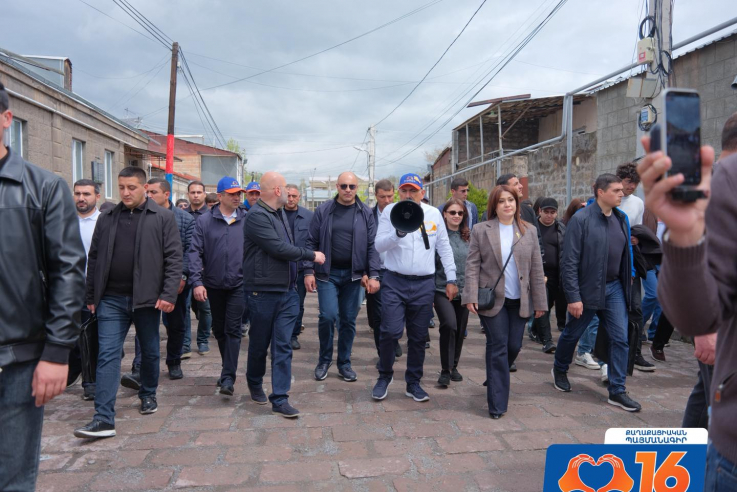 Իշխանական ճաշ. ՔՊ-ն Գյումրիի «Պոնչիկ-մոնչիկ»-ում է