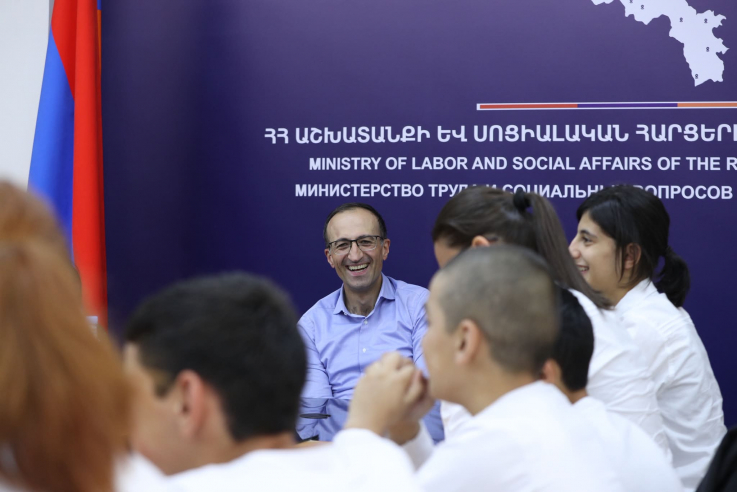 Համոզված եմ, որ ամենաերջանիկ երեխան այն երեխան է, որը մեծանում է ընտանիքում՝ շրջապատված սիրով, խնամքով և աջակցությամբ. Արսեն Թորոսյան