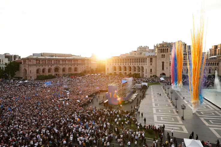 ՔՊ մեծ հանրահավաքը Հանրապետության լեփ-լեցուն հրապարակում․ լուսանկարներ