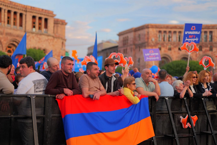 Տե՛ր կանգնիր խաղաղությանը. լուսանկարներ ՔՊ հանրահավաքից